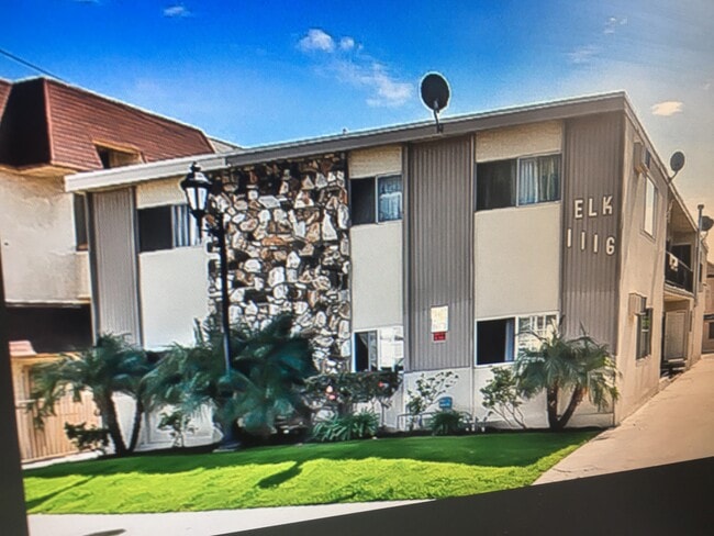 Primary Photo - 1116 E Elk Ave