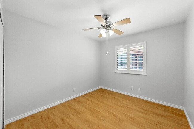 Building Photo - 6903 Moonmont Dr
