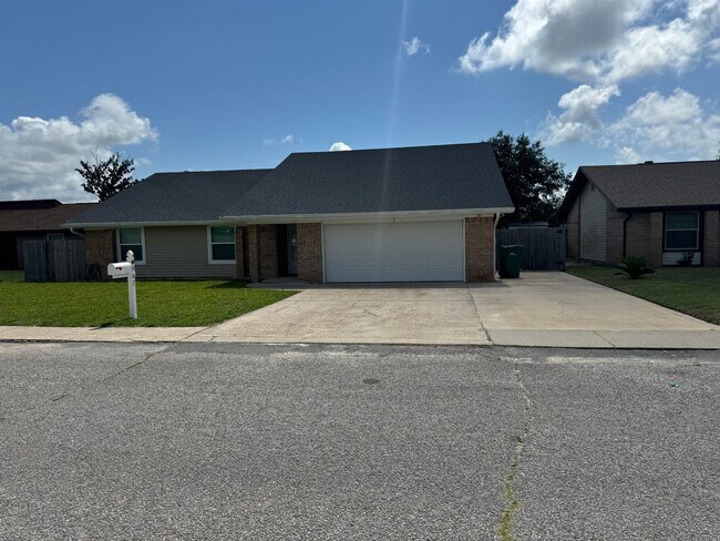 Building Photo - Single Family Home