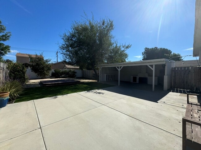Building Photo - 3BR/2BA HOME available NOW in FLETCHER PAR...
