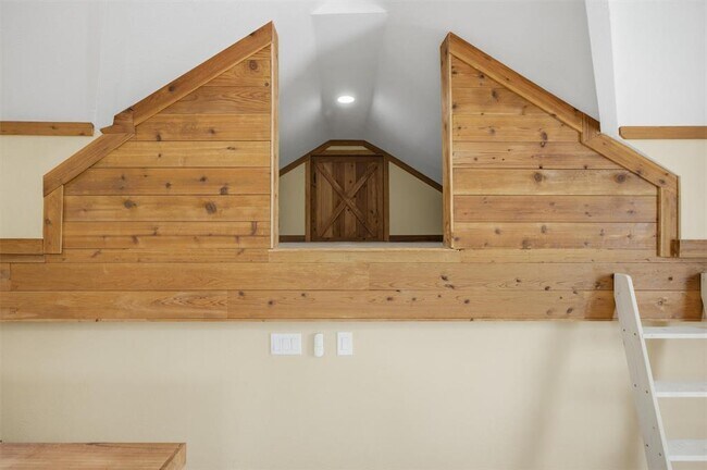 Building Photo - 520 Matzig Cove
