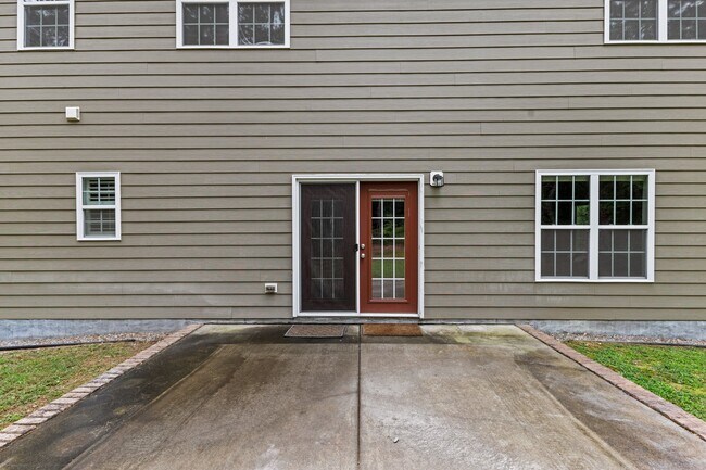 Building Photo - 768 Riverbirch Dr