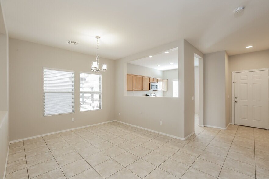 Building Photo - 706 N 112th Dr