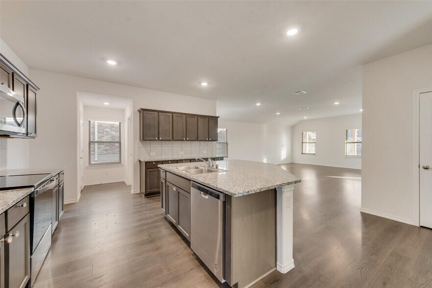 Building Photo - 968 English Dr