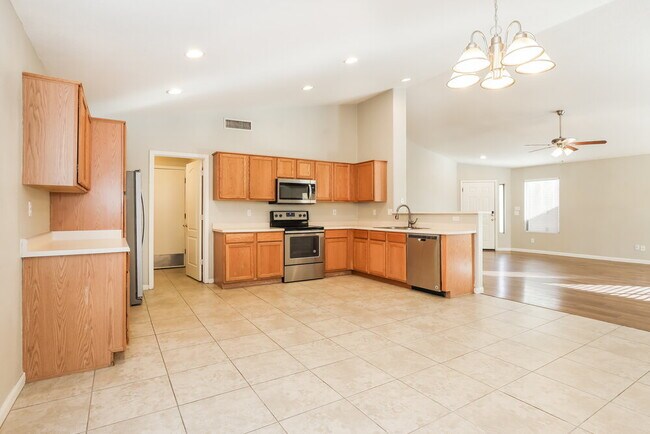 Building Photo - 10919 E Catalina Ave