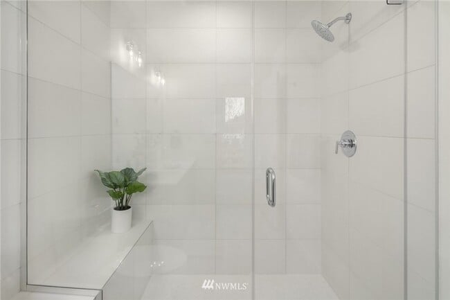 Building Photo - 2Bd/1.75Ba Seattle Townhouse