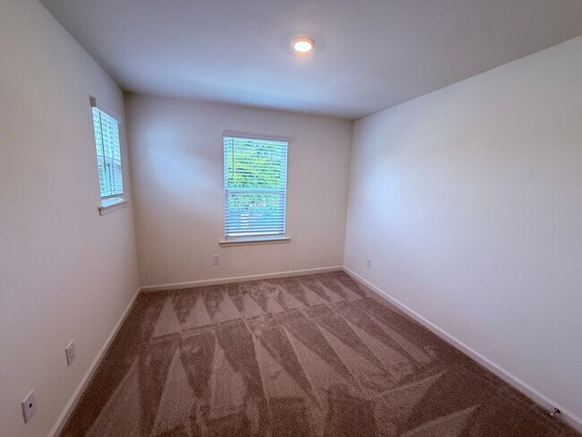 Building Photo - 128 Parker Ln