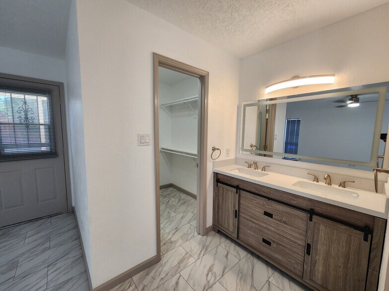 Building Photo - 112 Canyon View Ct NE