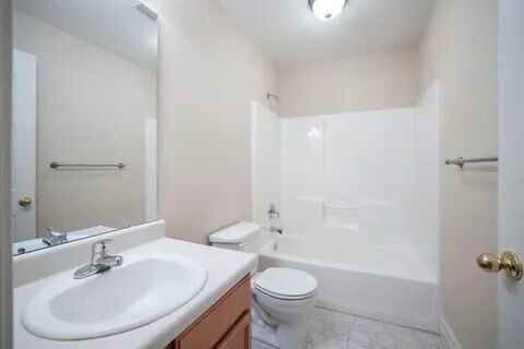 Building Photo - 1143 S Elmwood Ave