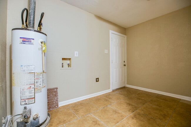 Building Photo - 4 Bedroom Home in Paulann!