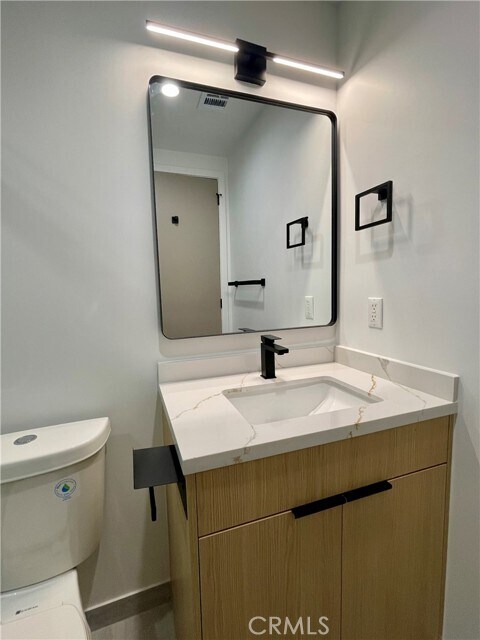 Building Photo - 613 W 41st Pl