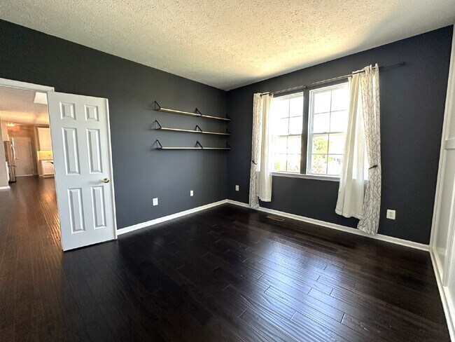 Building Photo - LEASE PENDING! Gorgeous 6-Bedroom 3.5-Bath...