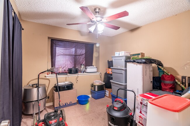 Building Photo - 3034 Deer Valley Dr