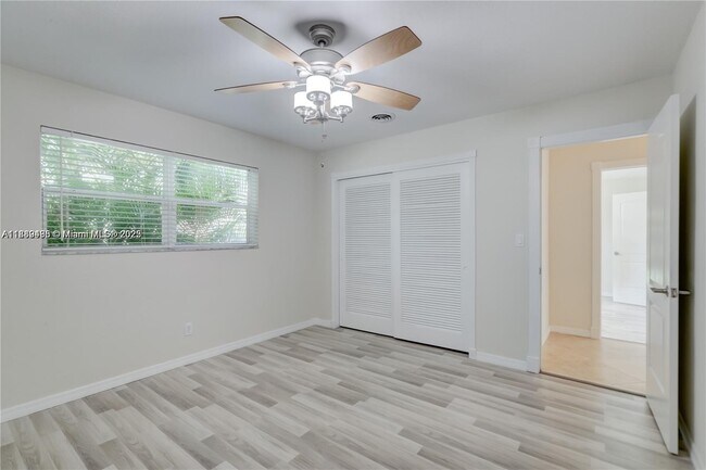 Building Photo - 308 N Crescent Dr