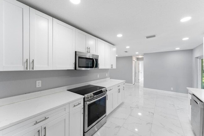 Building Photo - 3910 N 147 Ave