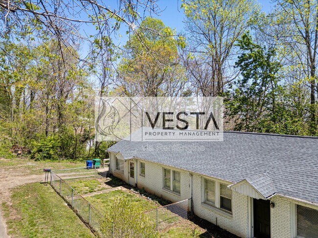 Building Photo - 118 Pine Hill Dr