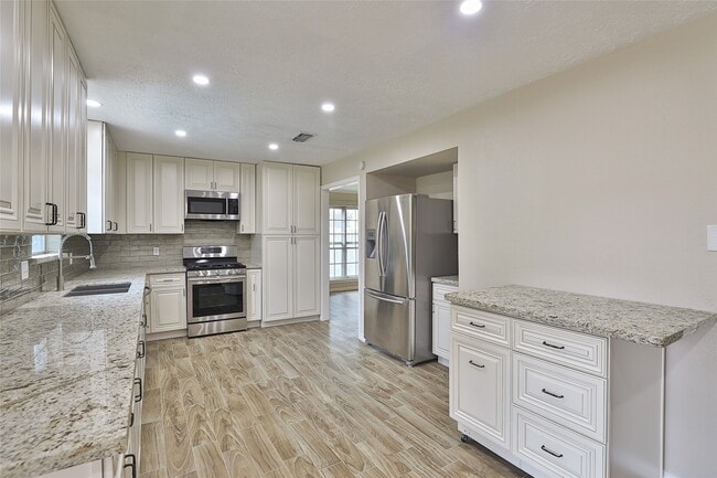 Building Photo - 2706 Stetson Ln