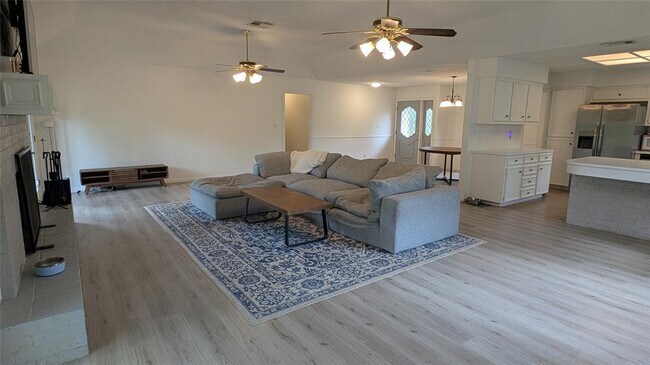 Building Photo - 2738 Oak Haven