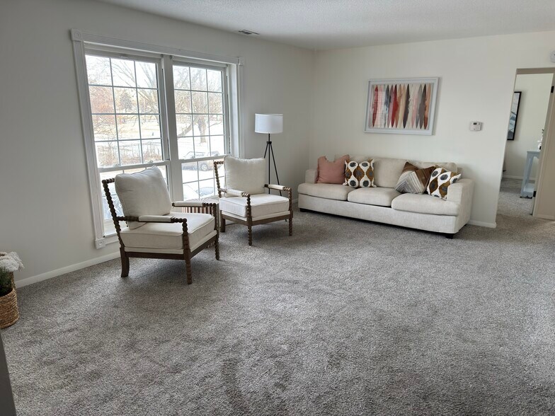 Building Photo - 1120 E 6th St