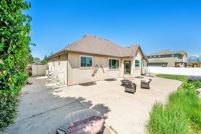 Building Photo - 4333 Park Hollow Ln
