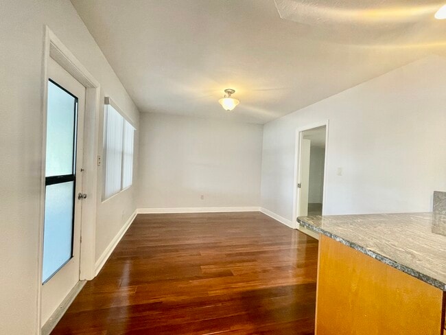 Building Photo - 1730 Long St