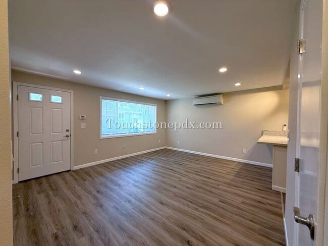 Building Photo - 5116 SE Mitchell St