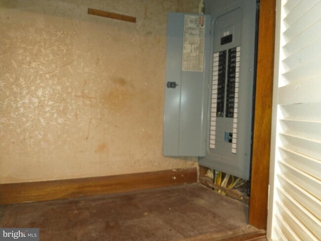 Building Photo - 512 Dartmouth Dr