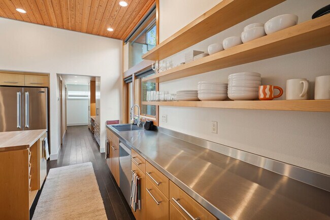 Building Photo - 2225 NW Reserve Camp Ct