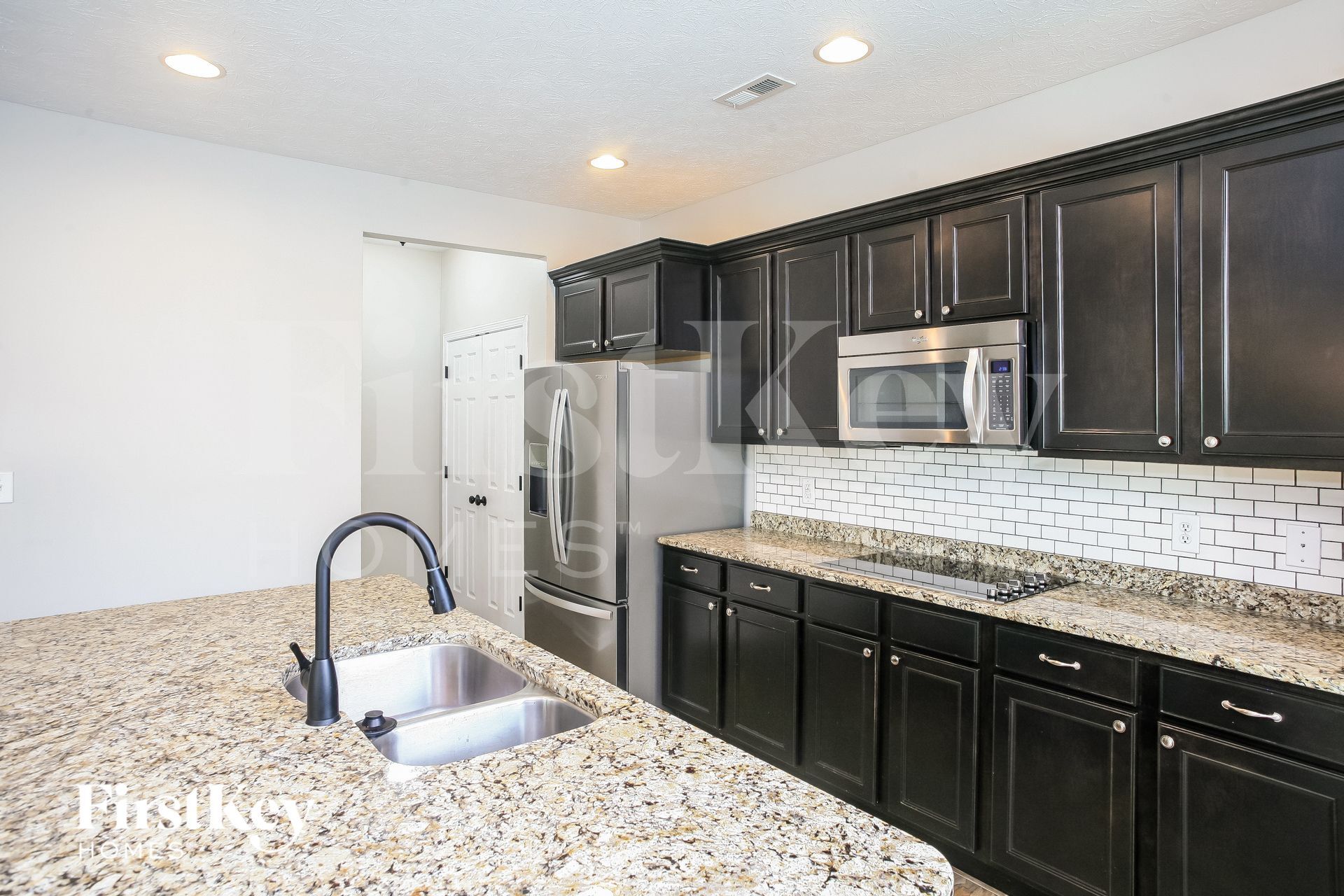 Building Photo - 4020 Poplar Dr