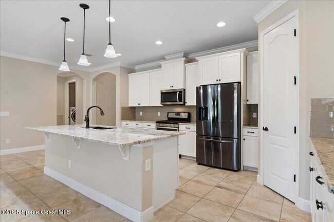 Building Photo - 2721 Casterton Dr