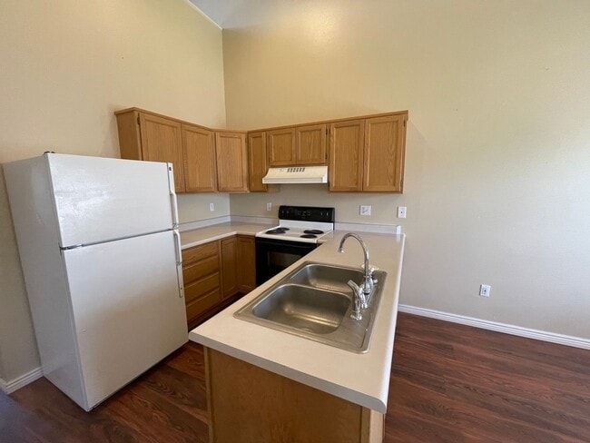 Building Photo - 3 BEDROOM, 2 BATHROOM, VILLAGE CREEK TOWNH...