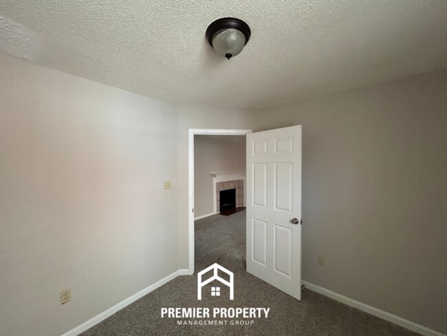 Building Photo - 7845 Shadowland Dr