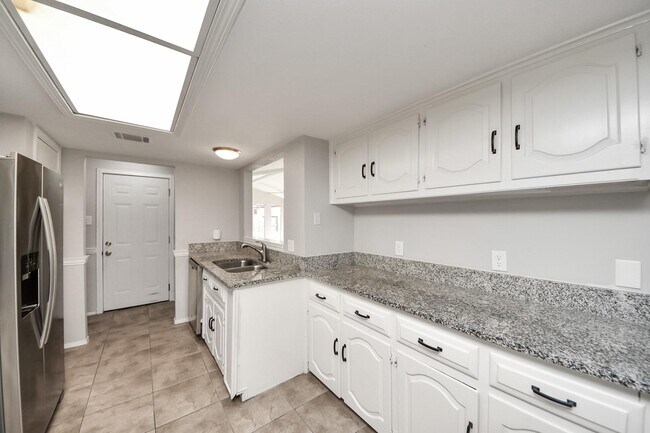 Building Photo - 7303 Foxwick Ln