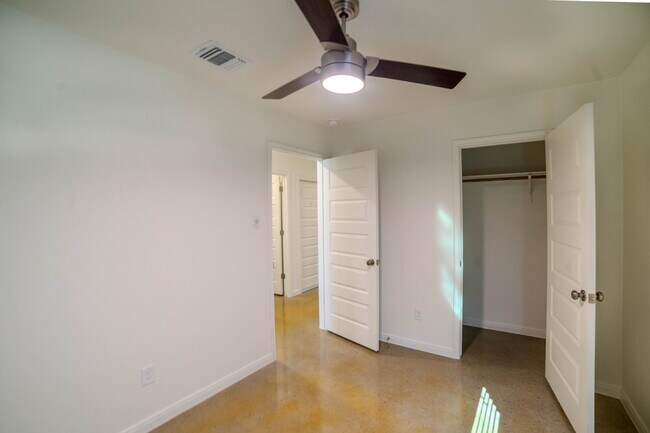 Building Photo - 907 Switchgrass Dr