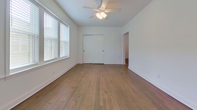 Building Photo - Recently Rehabbed Top Floor Portage Park O...