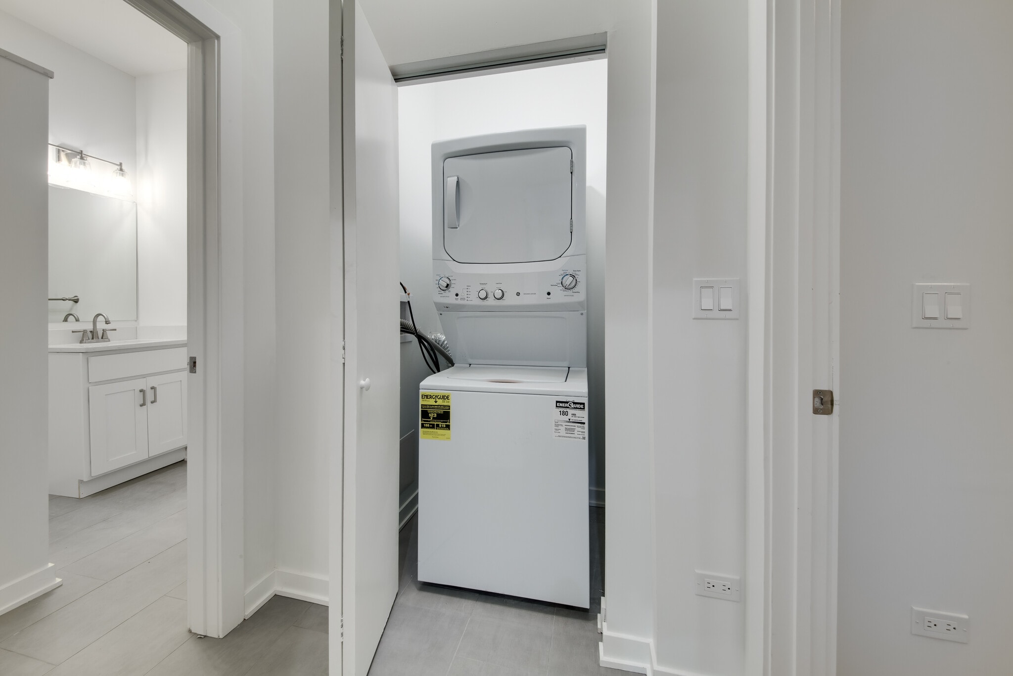 Building Photo - 2029 N Damen Ave