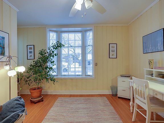 Building Photo - "Charming 3-Bed Home with Granite Elegance...