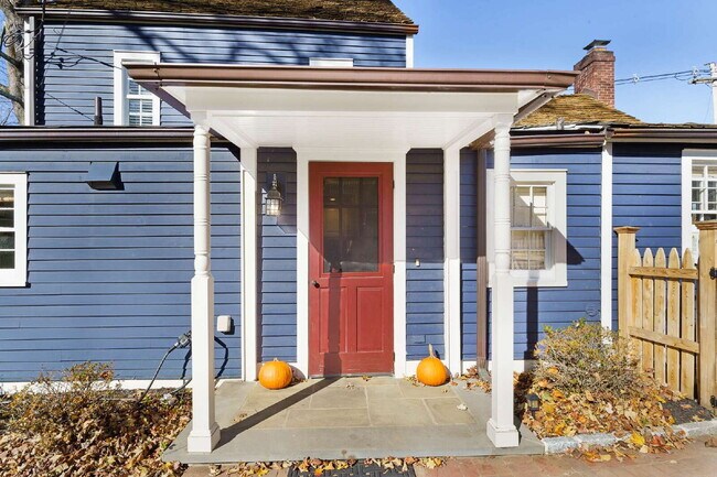 Building Photo - Historic Mendham Home