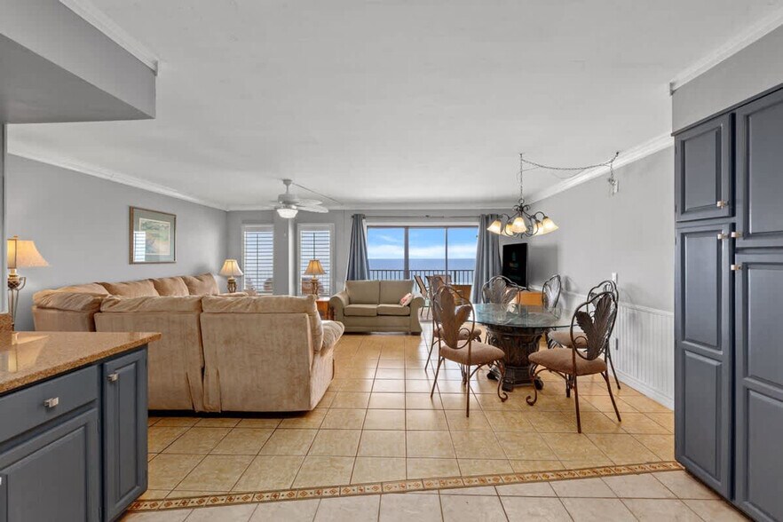 Building Photo - 8743 Thomas Dr