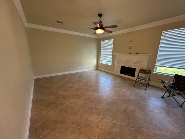 Building Photo - 5703 Saragosa Dr