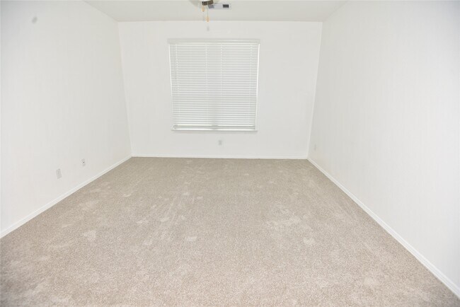 Building Photo - 23006 Forebear Dr