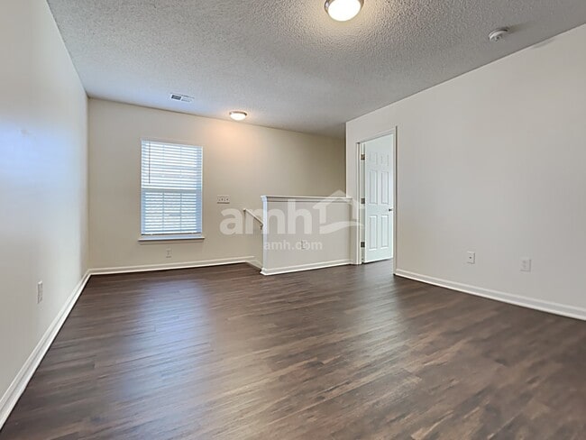 Building Photo - 1099 Moss Grove Dr
