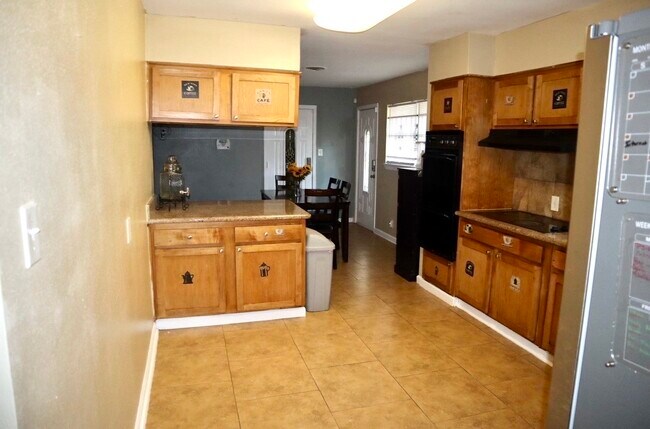 Building Photo - 5715 Hirondel