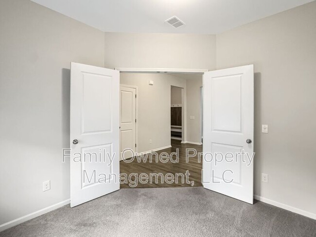 Building Photo - 242 Dunlin Dr