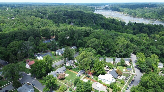Building Photo - Heart of Woodland Heights just blocks from JRPS, Renovated 2BR / 1.5BA home with gardens