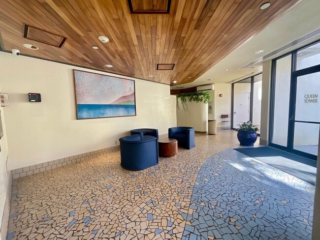 Building Photo - Charming & Convenient Studio, Great Building