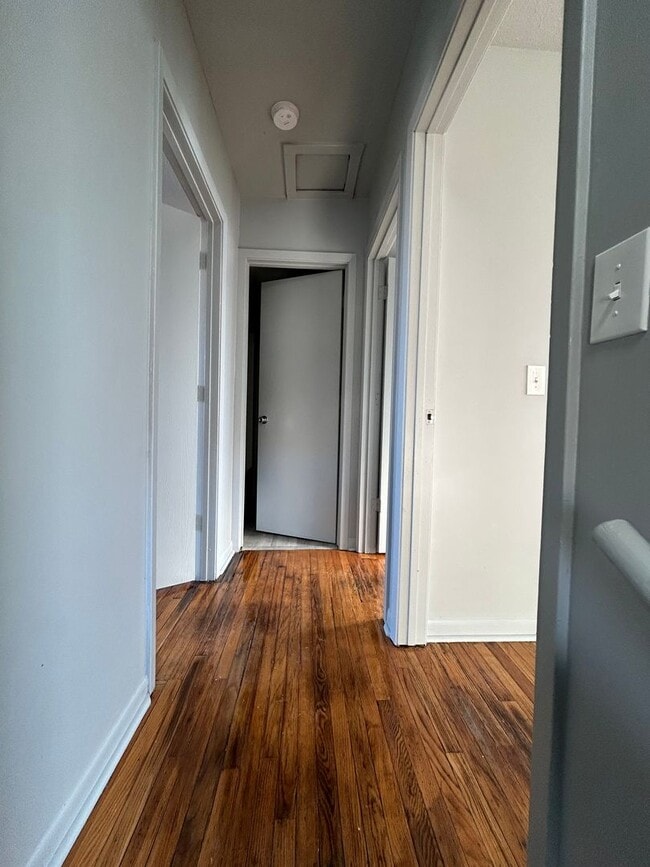 Building Photo - 4411 Davenport St