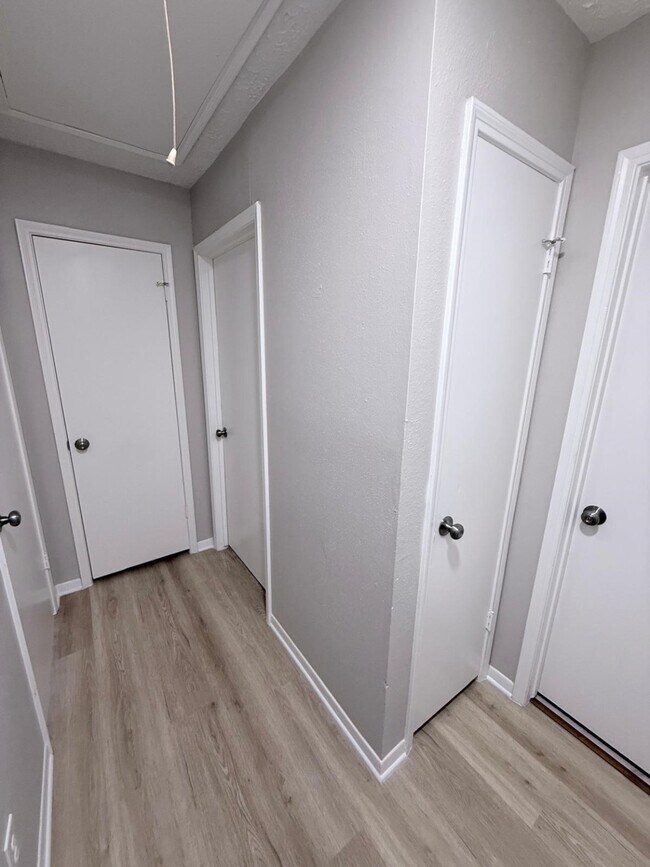 Building Photo - 1315 Tiny Tree Dr