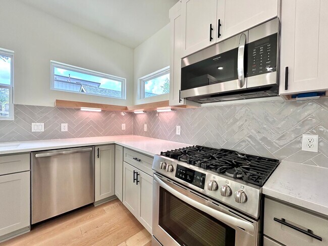 Building Photo - 1403 Cometa St