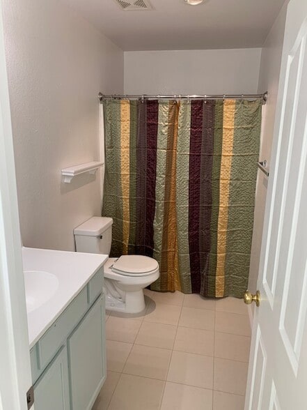 guest bath room - 11860 Brandywine Pl